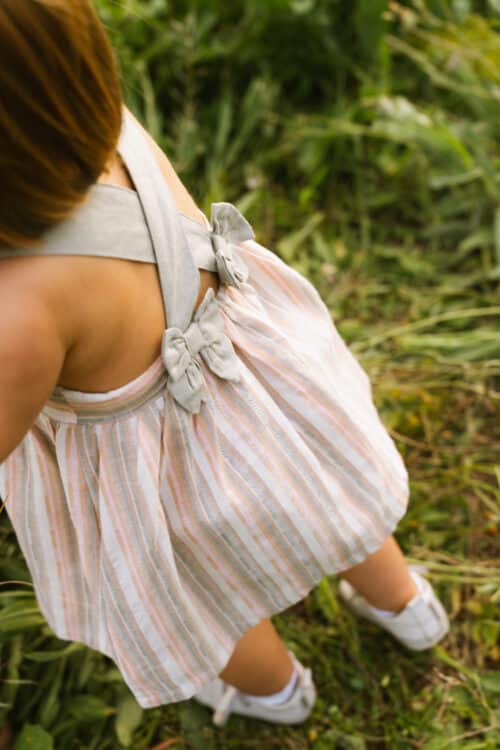 Vestido de bebe de rayas con tirantes y braguita verde