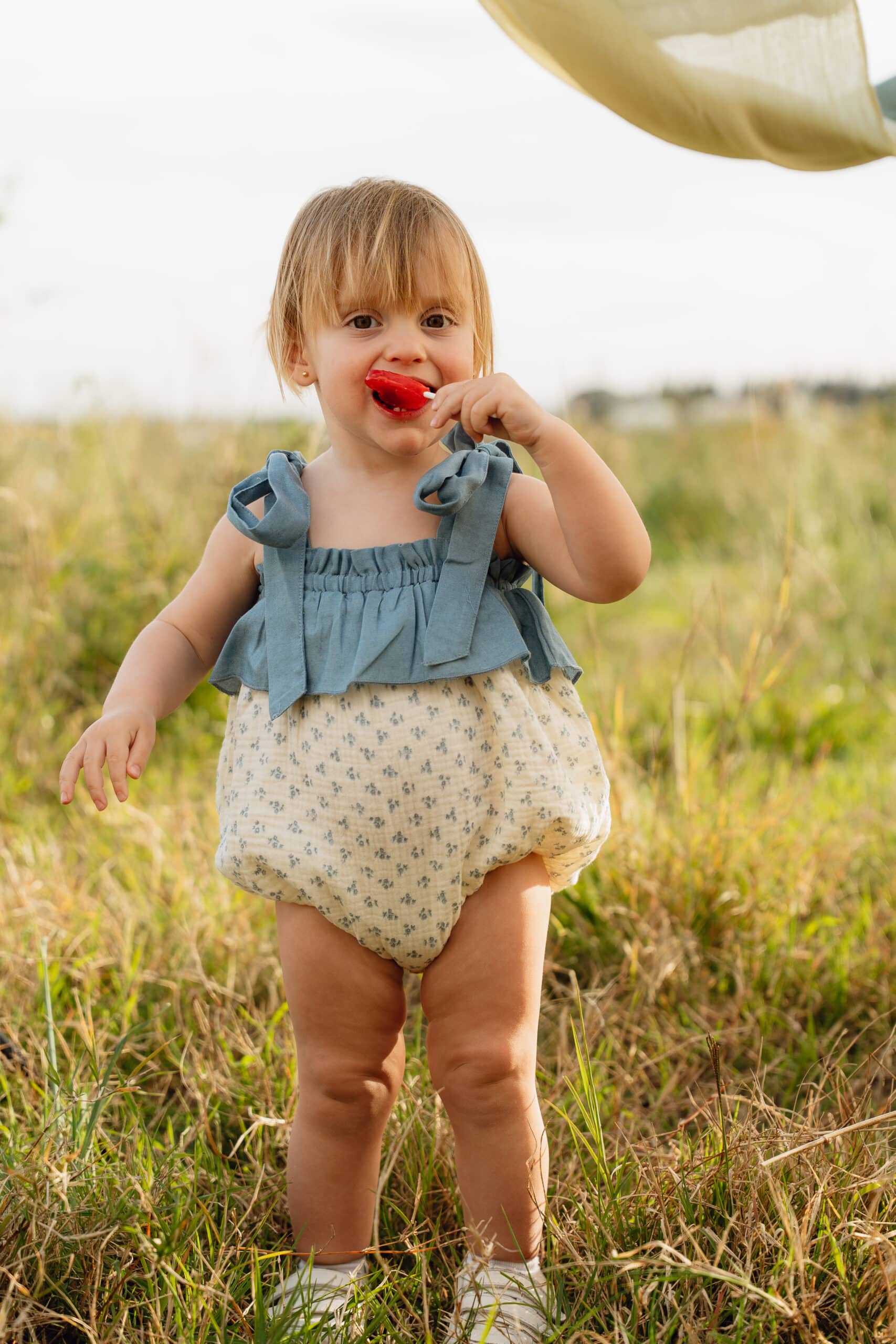 Ranita de bebe combinada flores y vaquero