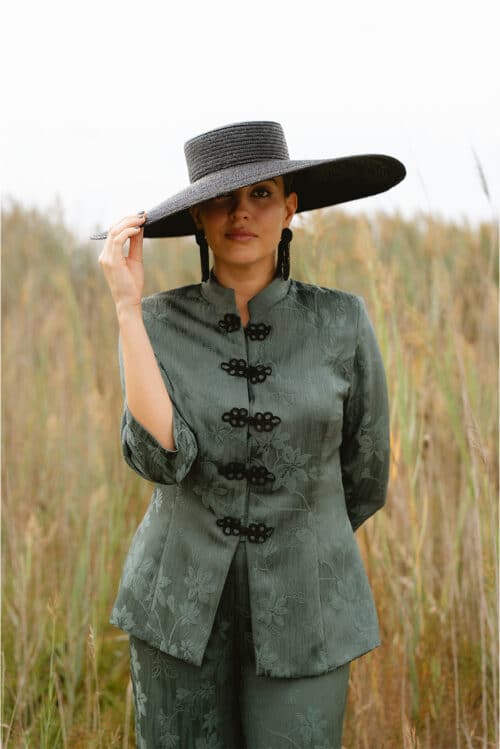 Traje oriental verde gris